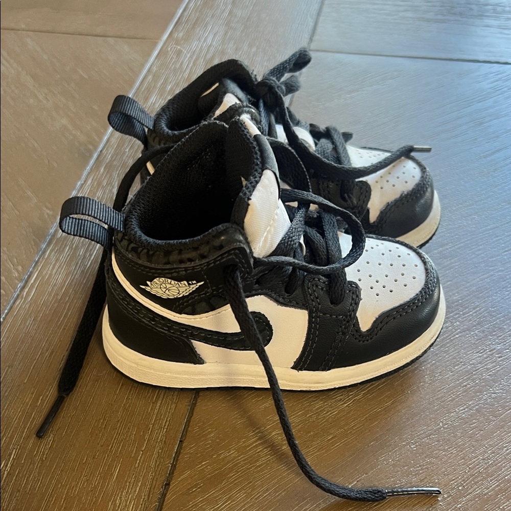 Nike Kids Black and White Sneakers